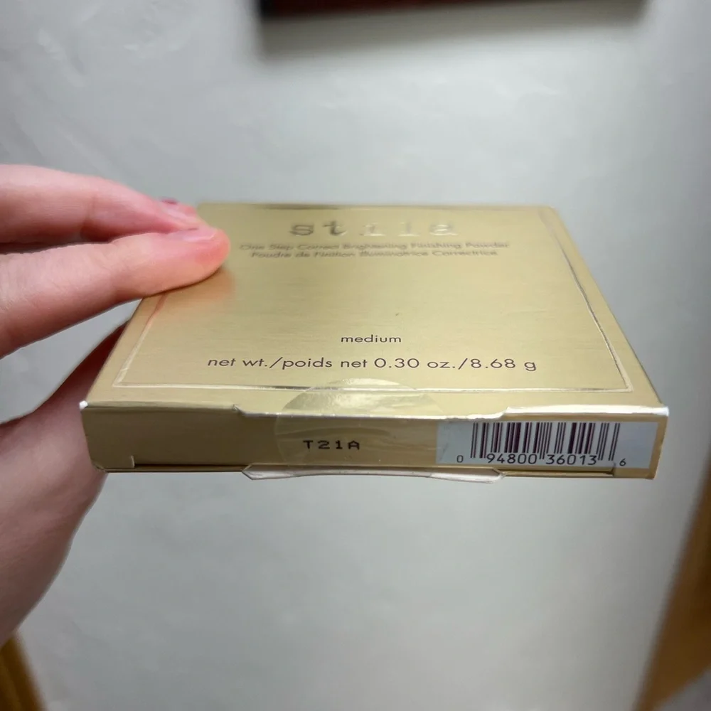 Stila One Step Correct Brightening Finishing Powder- Medium - Picture 3 of 5